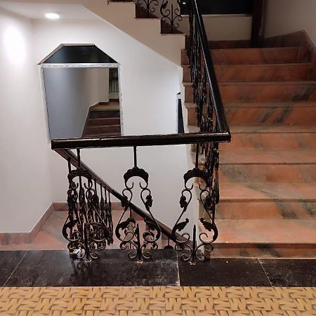 Staymaker Hotel Mohan Palace Baharampur Buitenkant foto