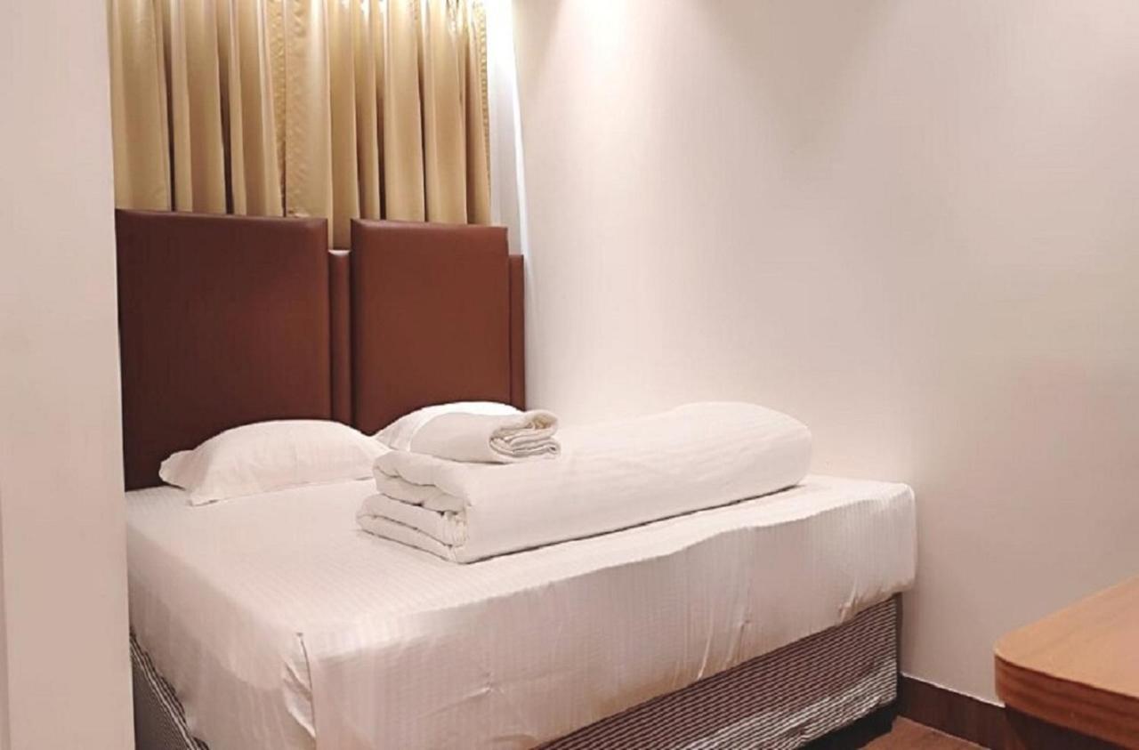 Staymaker Hotel Mohan Palace Baharampur Buitenkant foto