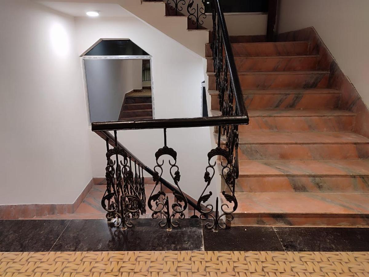 Staymaker Hotel Mohan Palace Baharampur Buitenkant foto