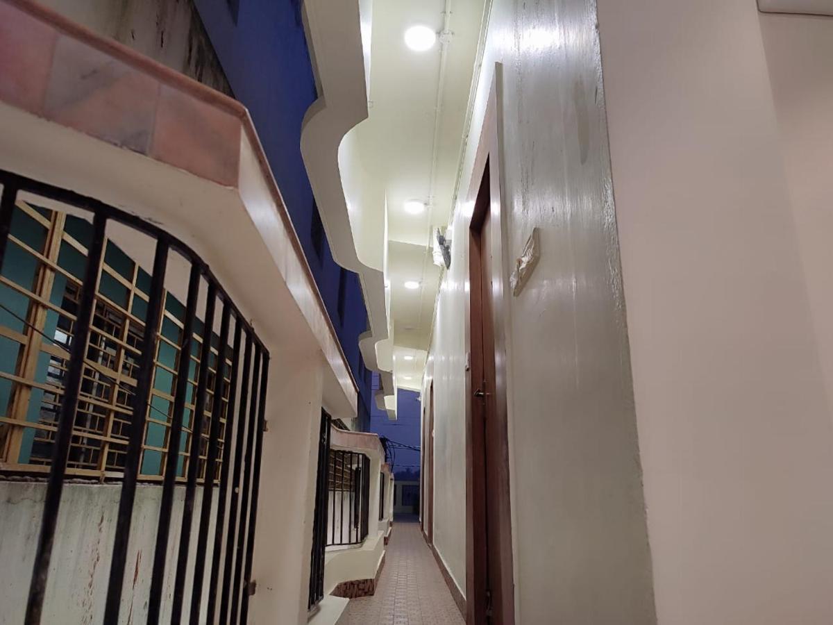 Staymaker Hotel Mohan Palace Baharampur Buitenkant foto