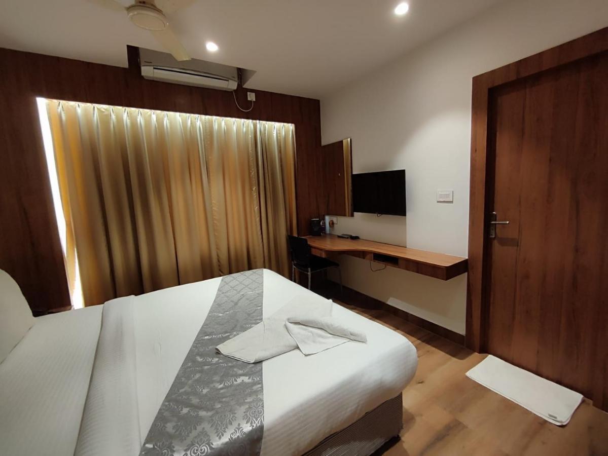 Staymaker Hotel Mohan Palace Baharampur Buitenkant foto