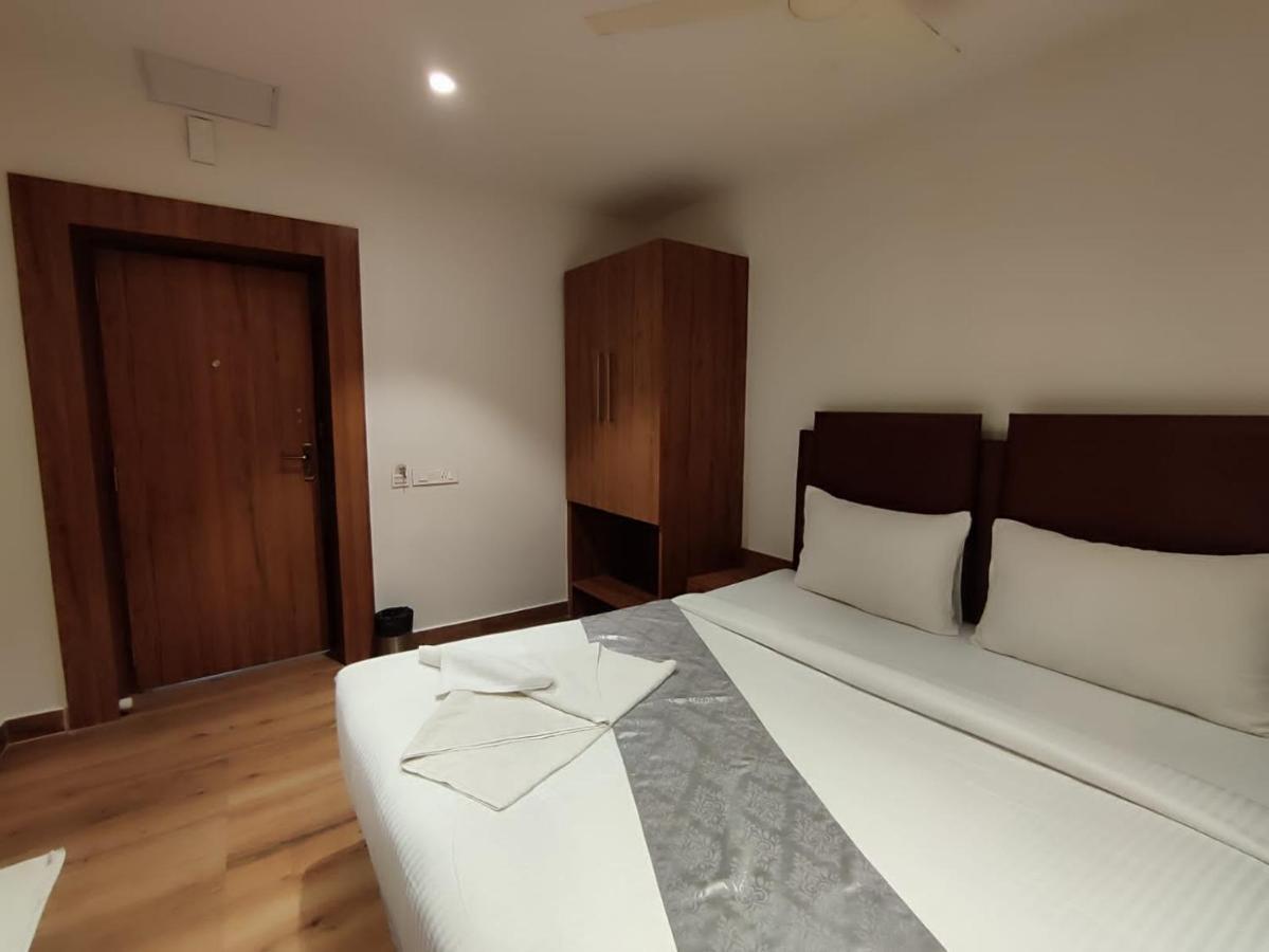 Staymaker Hotel Mohan Palace Baharampur Buitenkant foto