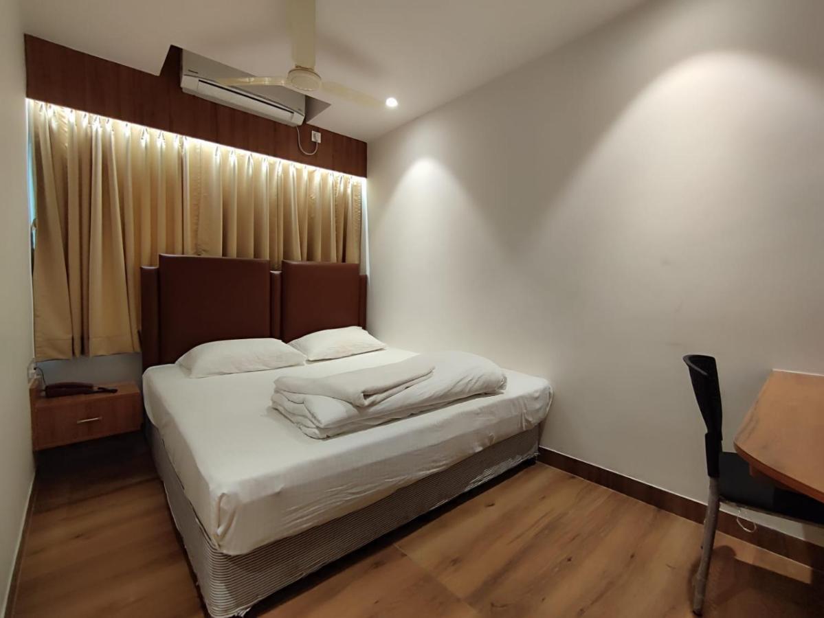 Staymaker Hotel Mohan Palace Baharampur Buitenkant foto
